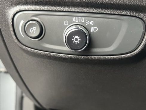 Used 2023 Chevrolet Equinox LT image 30