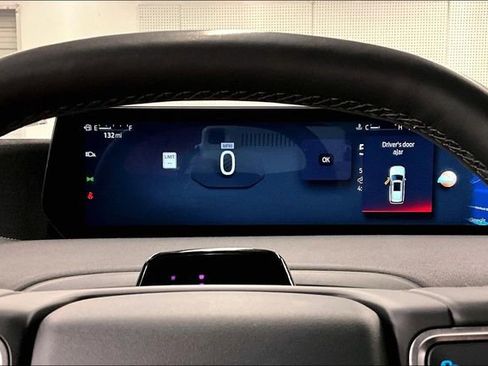 Used 2025 Ford Expedition Platinum image 29