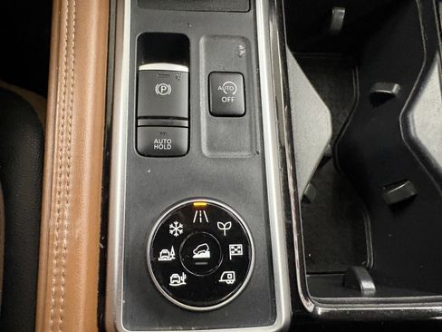 Used 2024 Nissan Pathfinder Platinum w/ Cargo Package image 21