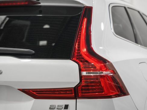 Used 2022 Volvo XC60 B5 Inscription w/ Climate Package image 5