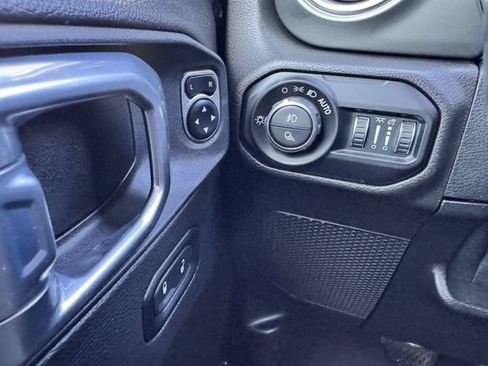 Used 2021 Jeep Gladiator Overland AWD/4WD image 14