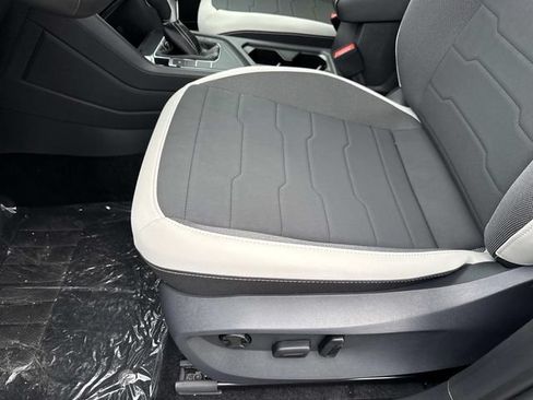 New 2026 Volkswagen Taos SE FWD image 15