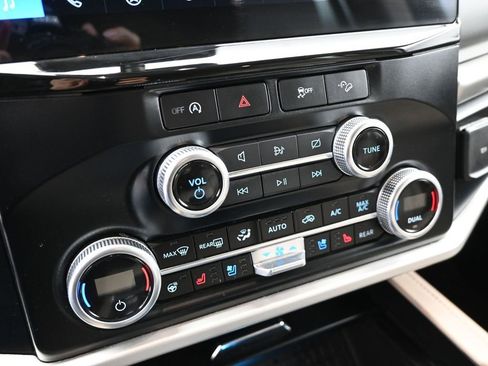 Certified 2024 Ford Expedition Max XLT image 17
