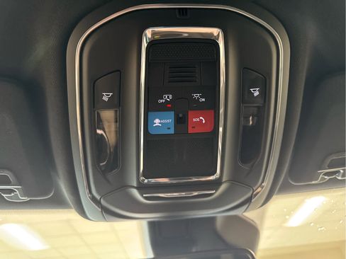 Used 2024 Jeep Grand Cherokee Laredo AWD/4WD image 21