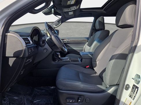 Used 2023 Lexus GX 460 Premium w/ Premium Package image 16