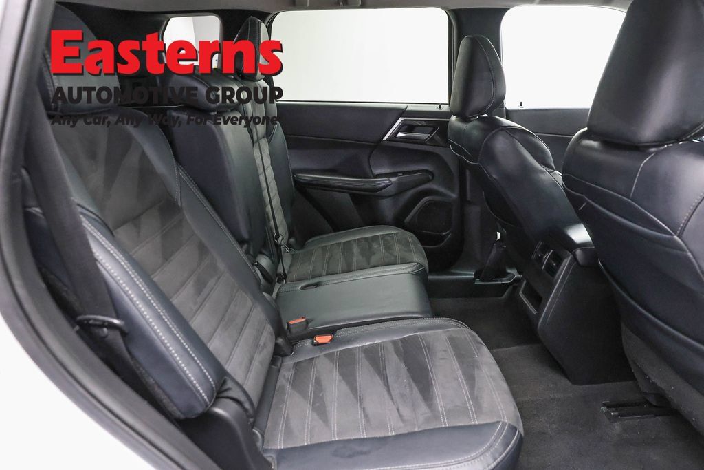 Used 2024 Mitsubishi Outlander SE AWD/4WD image 22