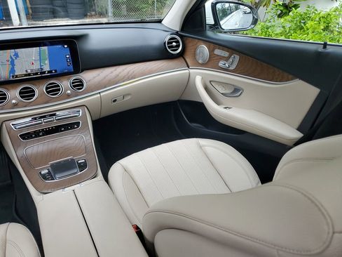 Used 2021 Mercedes-Benz E 350 4MATIC Sedan w/ Premium Package image 18