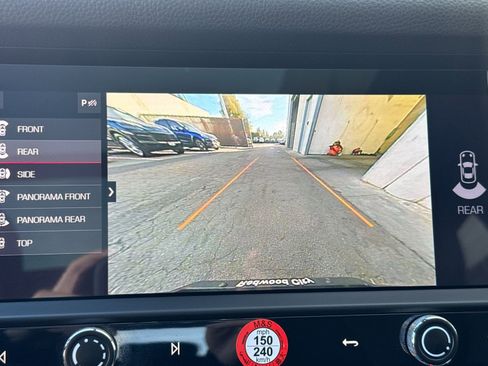 Certified 2025 Porsche Macan image 24