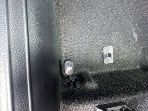 Used 2022 Hyundai Venue SEL FWD image 17