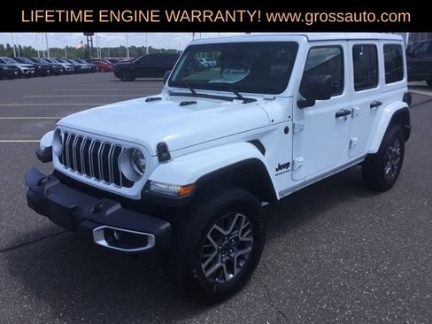 Used 2026 Jeep Wrangler Unlimited Sahara AWD/4WD image 4