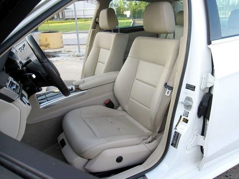 Used 2016 Mercedes-Benz E 350 4MATIC Sedan w/ Premium Package image 18