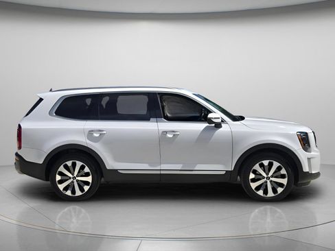 Used 2022 Kia Telluride S FWD image 7