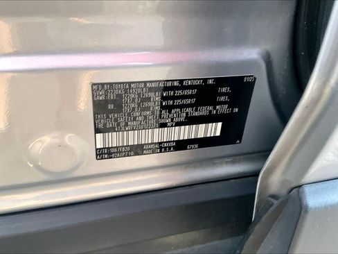 Used 2025 Toyota RAV4 LE AWD/4WD image 33