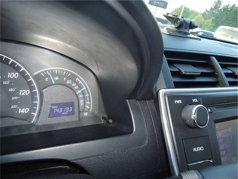 Used 2015 Toyota Camry LE FWD image 22