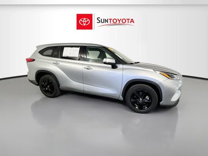 Used 2021 Toyota Highlander LE