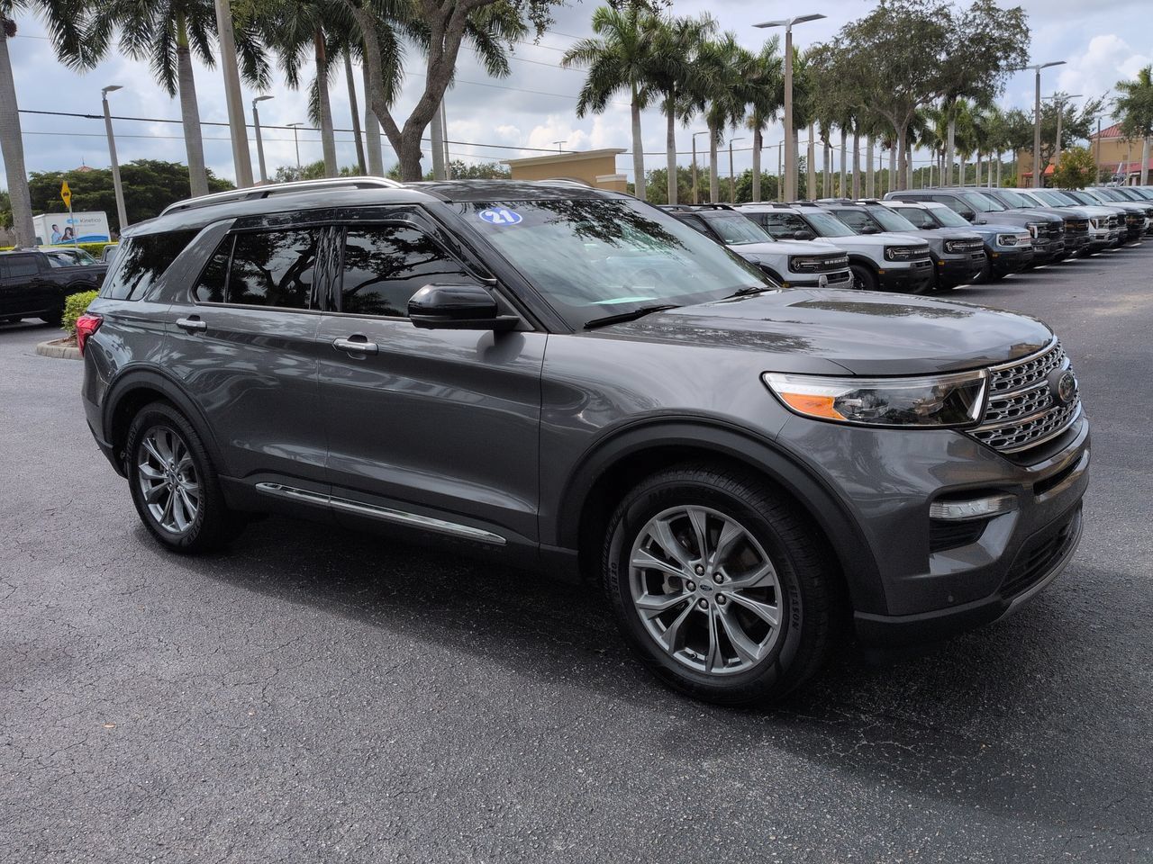 Used 2021 Ford Explorer Limited w/ Equipment Group 301A RWD image 2