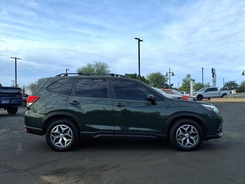 Used 2022 Subaru Forester Premium image 7