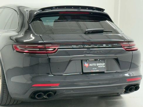 Used 2018 Porsche Panamera 4S image 34