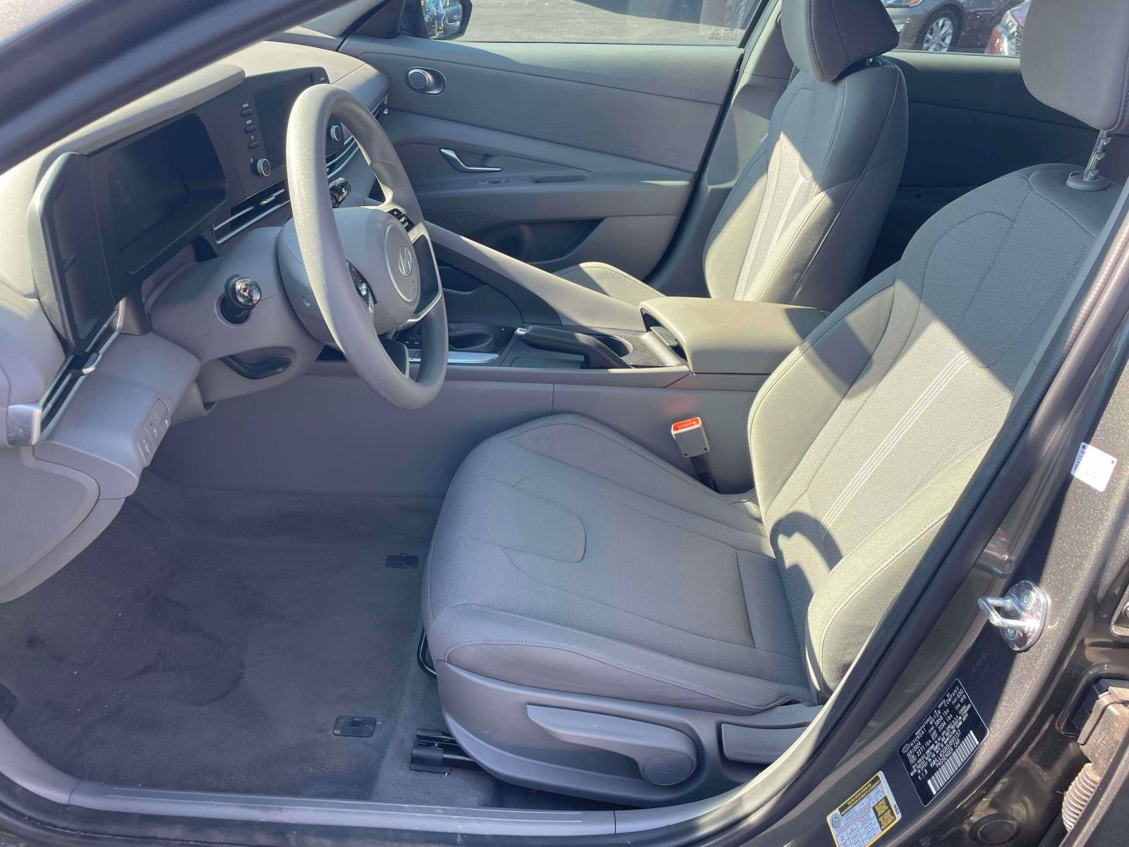 Used 2025 Hyundai Elantra SE w/ Cargo Package FWD image 13