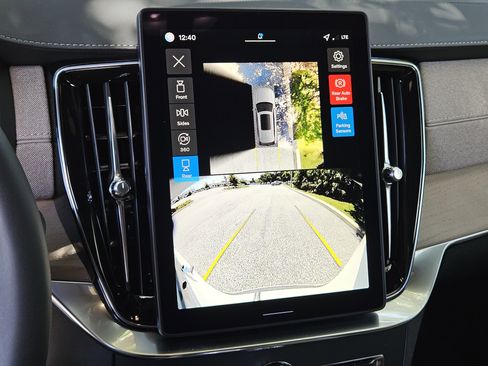 New 2026 Volvo XC90 B6 Plus w/ Protection Package Premier image 28