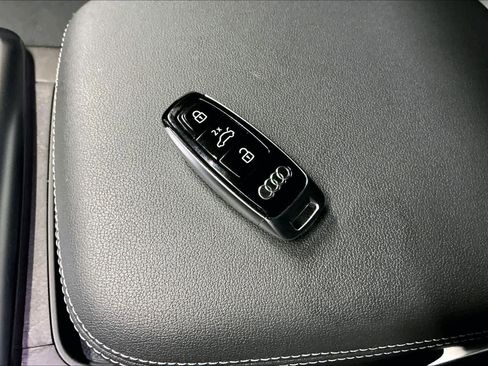 Used 2023 Audi Q8 Prestige w/ Prestige Package image 13