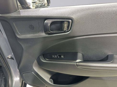 Used 2024 Hyundai Venue Limited FWD image 38