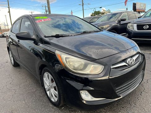 Used 2013 Hyundai Accent GLS w/ Premium Pkg FWD image 4