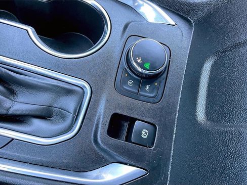 Used 2023 Chevrolet Traverse LT image 24