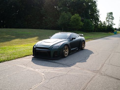 Used 2012 Nissan GT-R Premium AWD/4WD image 1
