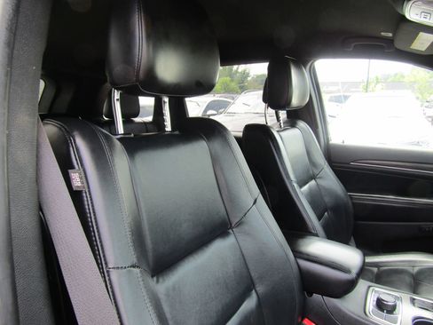Used 2019 Jeep Grand Cherokee Limited AWD/4WD image 15