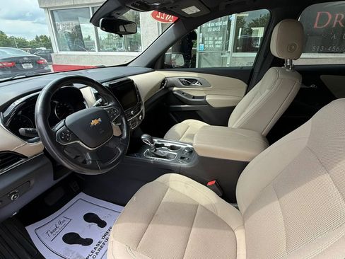 Used 2022 Chevrolet Traverse LT FWD image 8