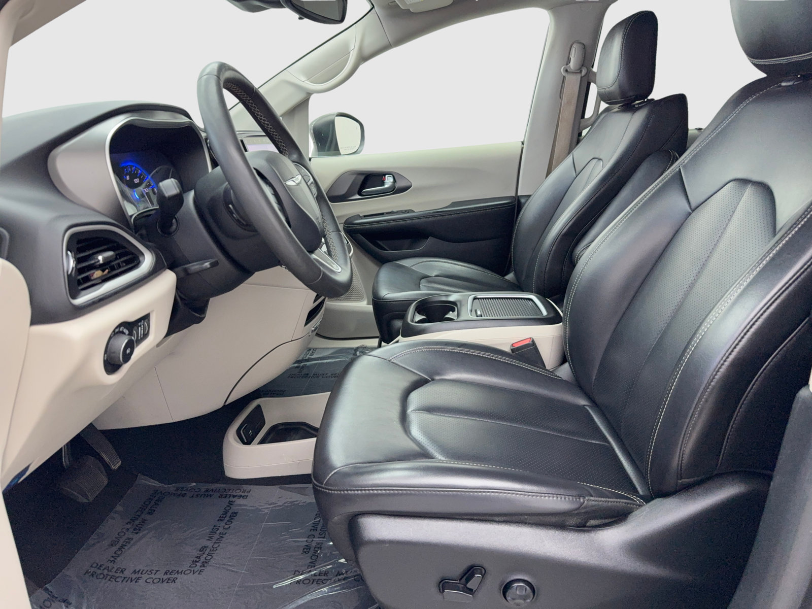 Used 2023 Chrysler Pacifica Touring-L FWD image 17