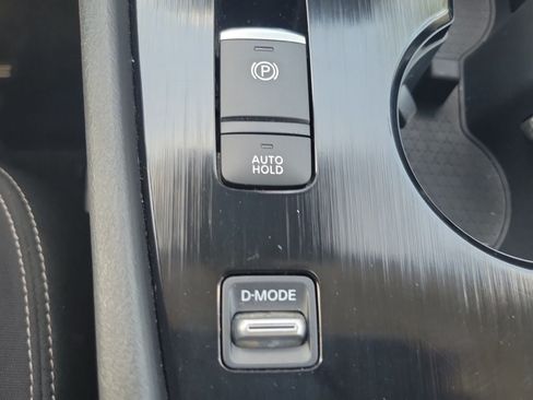 Used 2025 Nissan Rogue SV FWD image 25