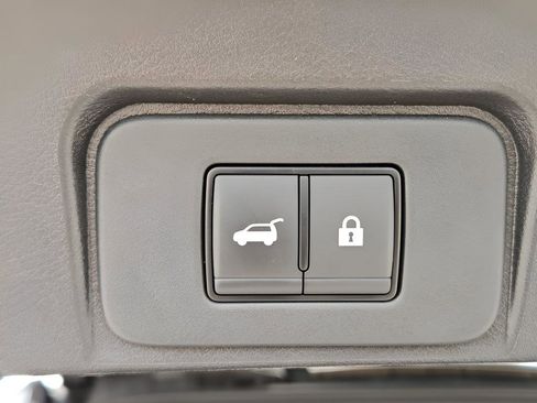 Certified 2025 Nissan Rogue SV FWD image 36