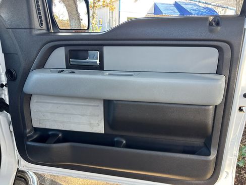 Used 2014 Ford F150 XLT w/ XLT Chrome Package image 14