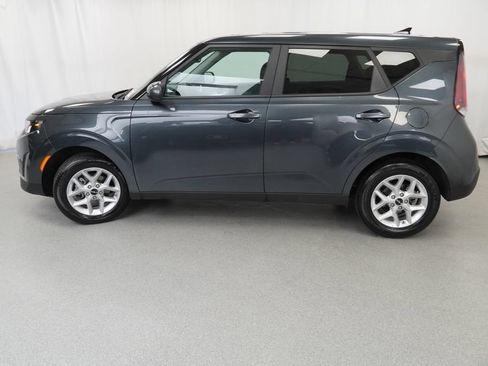 Used 2025 Kia Soul LX w/ LX Technology Package FWD image 39