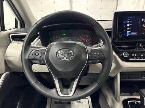 Used 2025 Toyota Corolla Cross LE image 18
