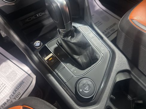 Used 2019 Volkswagen Tiguan SEL Premium image 26