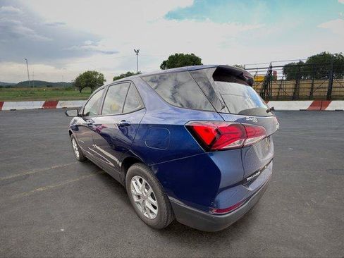 Used 2023 Chevrolet Equinox LS w/ LS Convenience Package FWD image 4
