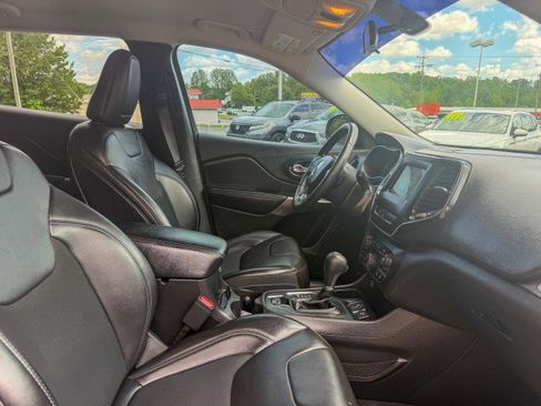 Used 2019 Jeep Cherokee Latitude Plus FWD image 16