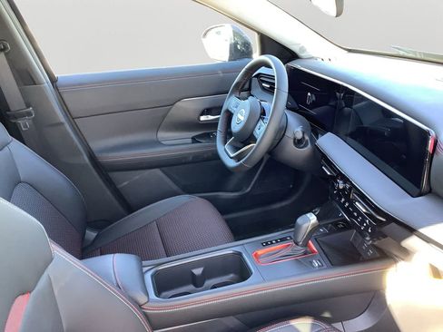 Used 2026 Nissan Kicks SR w/ SR Premium Package image 12