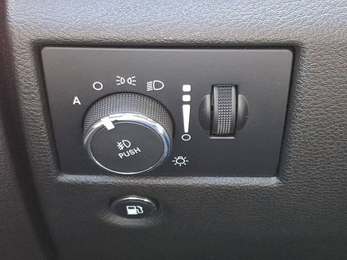 Used 2019 Jeep Grand Cherokee Limited image 27