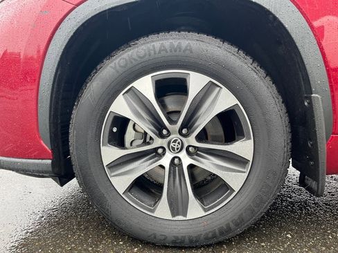 Used 2022 Toyota Highlander XLE image 31