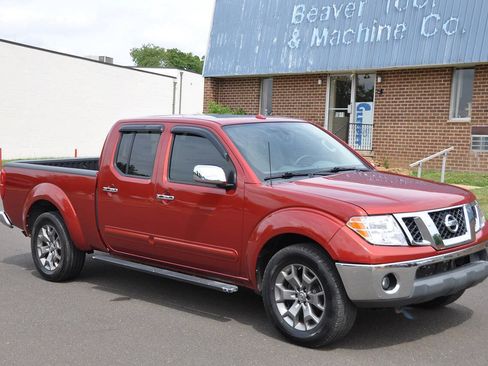 Used 2014 Nissan Frontier SL w/ SL Moonroof Package AWD/4WD image 5