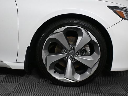 Used 2018 Honda Accord Touring image 34