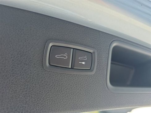 Used 2025 Porsche Macan image 18