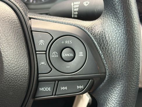 Used 2025 Toyota Corolla LE FWD image 31