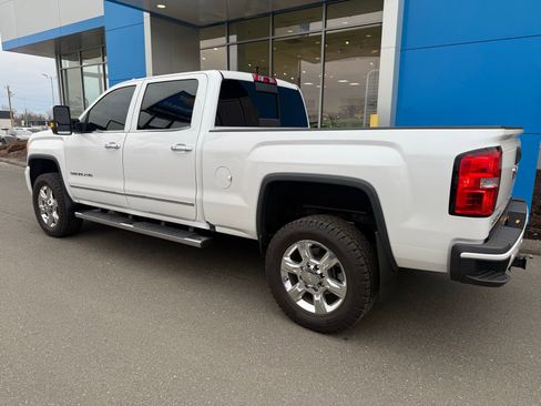 Used 2019 GMC Sierra 2500 Denali w/ Duramax Plus Package image 4