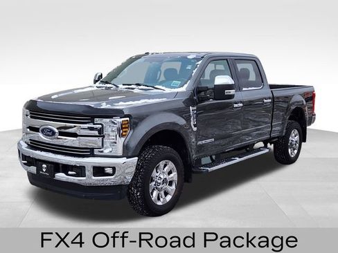Used 2018 Ford F350 Lariat w/ Chrome Package image 4
