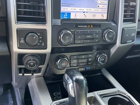 Used 2019 Ford F150 Lariat image 31